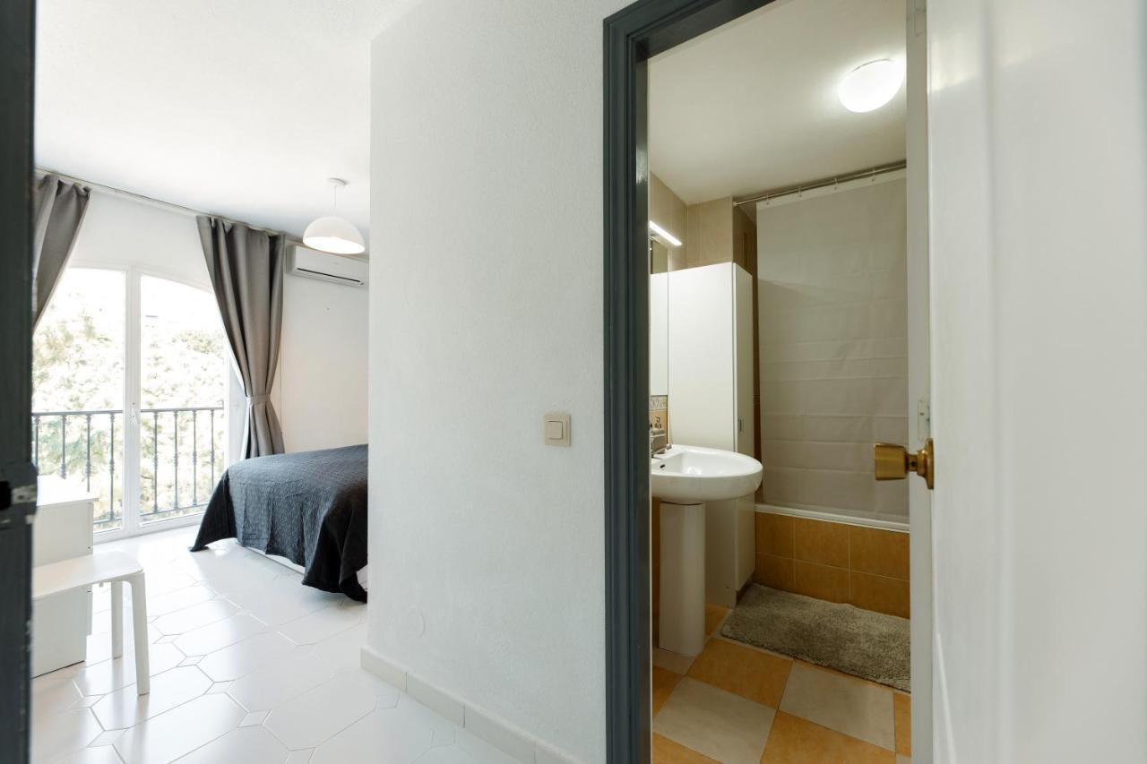 Spacious 2-Bedroom Apartment With Free Parking Sitio de Calahonda Ngoại thất bức ảnh