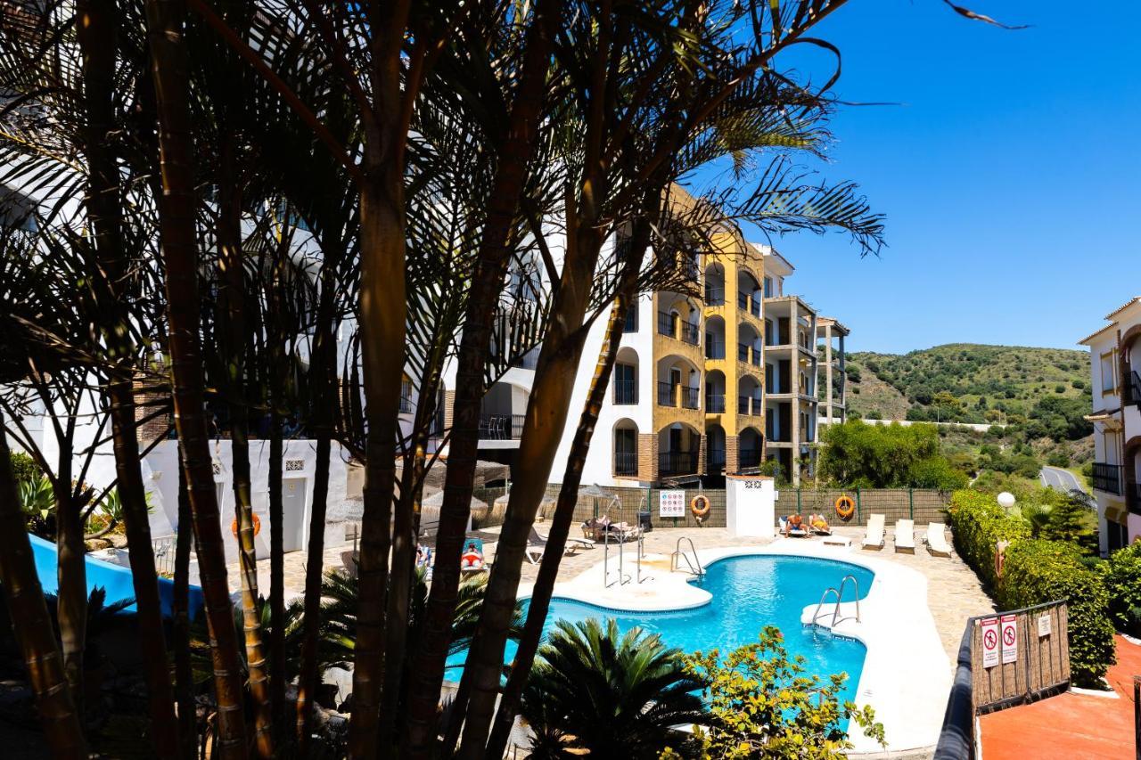 Spacious 2-Bedroom Apartment With Free Parking Sitio de Calahonda Ngoại thất bức ảnh