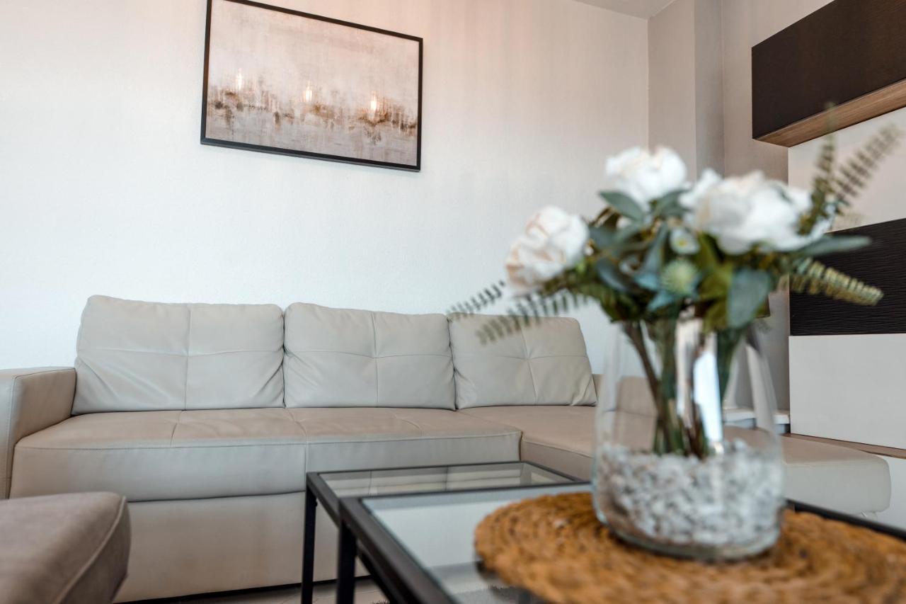 Spacious 2-Bedroom Apartment With Free Parking Sitio de Calahonda Ngoại thất bức ảnh