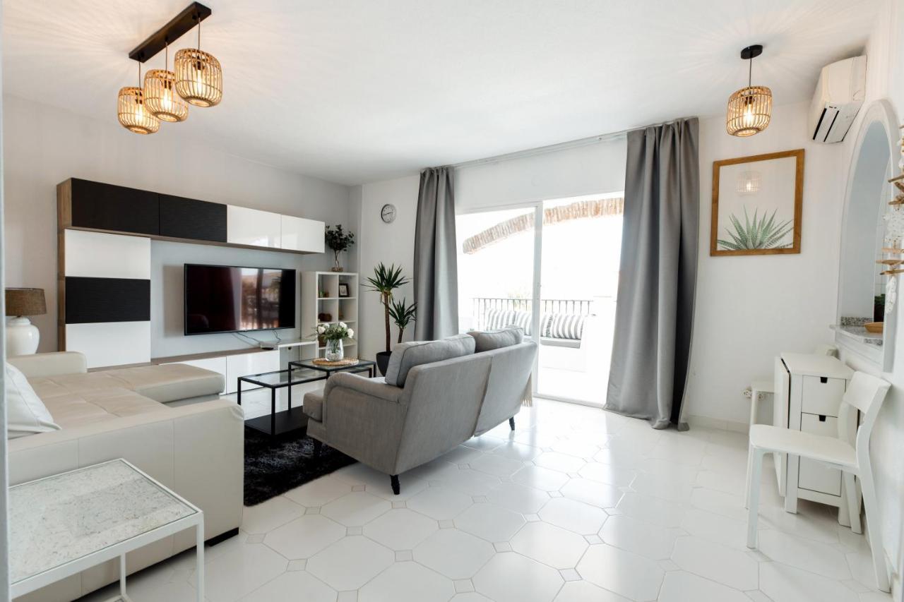 Spacious 2-Bedroom Apartment With Free Parking Sitio de Calahonda Ngoại thất bức ảnh