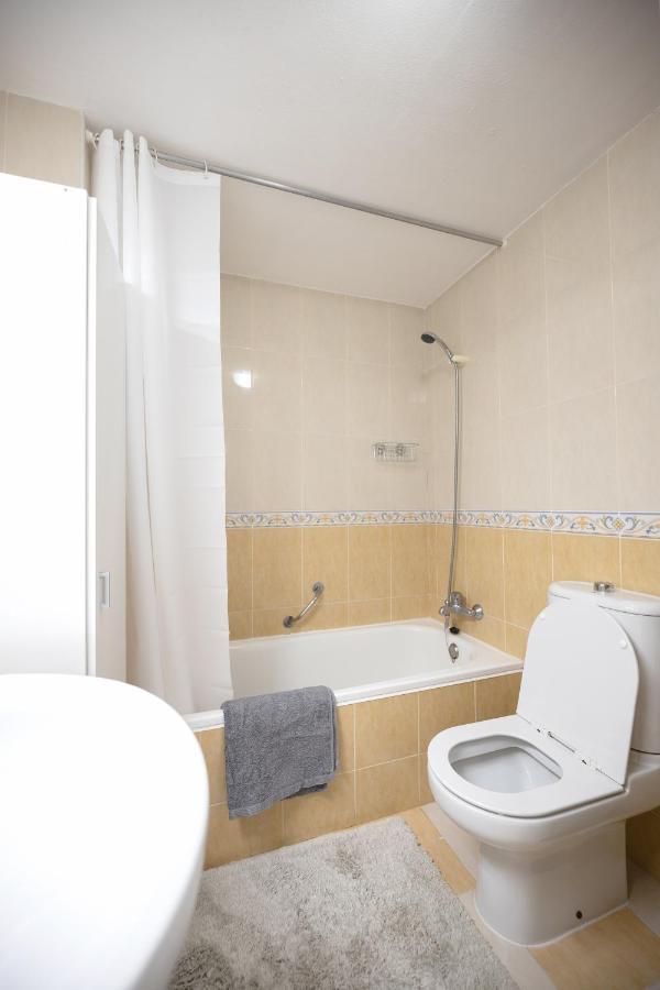 Spacious 2-Bedroom Apartment With Free Parking Sitio de Calahonda Ngoại thất bức ảnh