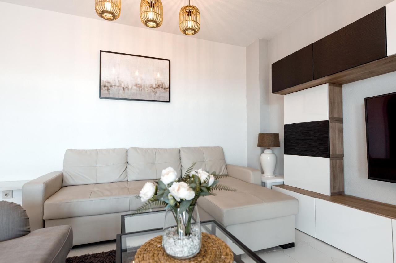 Spacious 2-Bedroom Apartment With Free Parking Sitio de Calahonda Ngoại thất bức ảnh